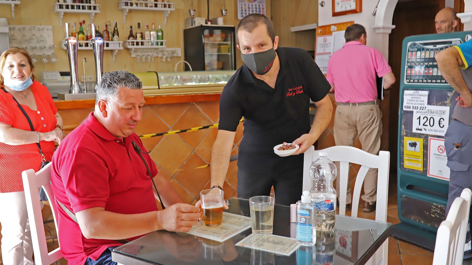 Un servicio de mesa ayer, en el 'Sol y Sombra'.