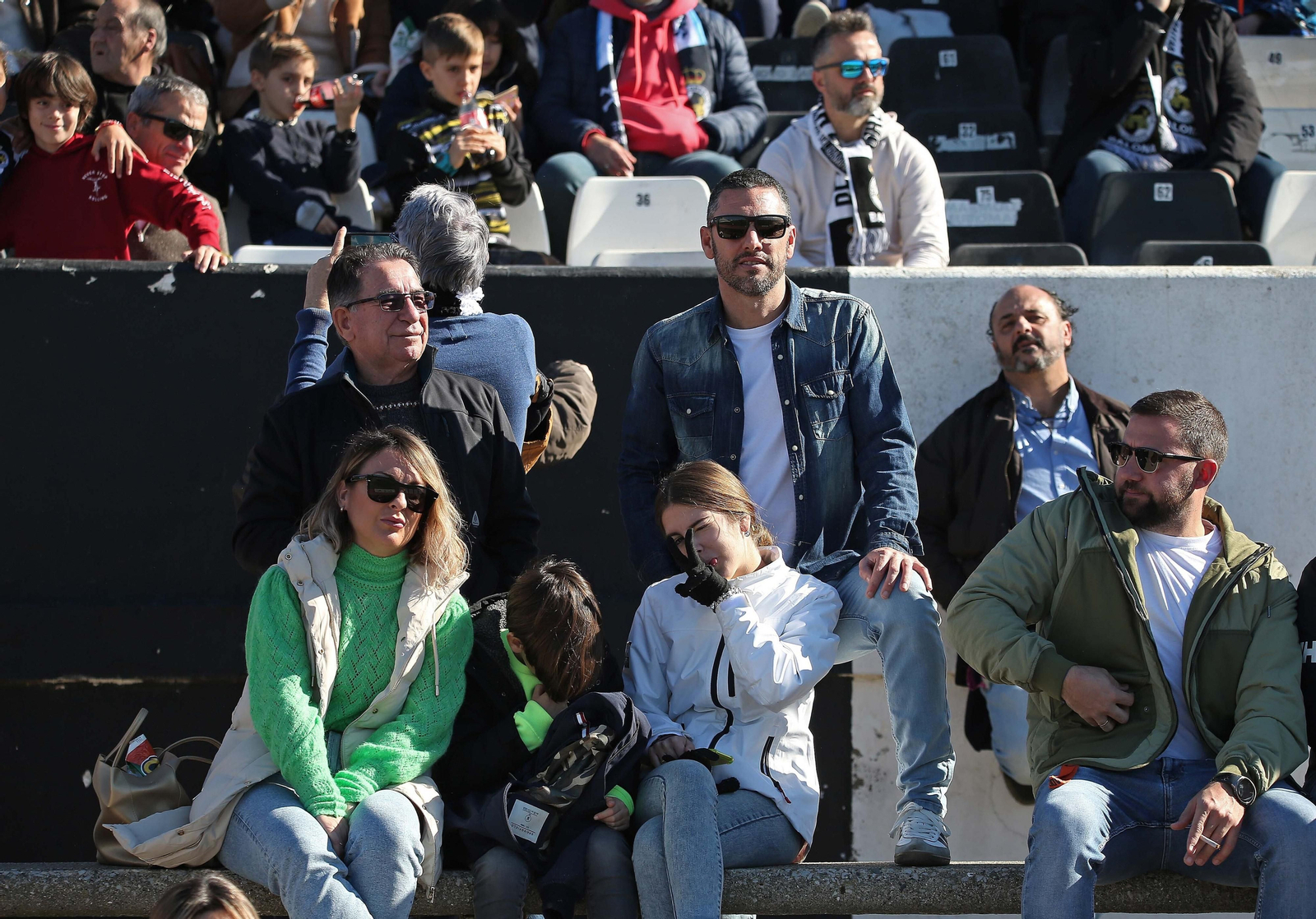 Fotos de la afición en el Municipal durante el Balona - Pontevedra