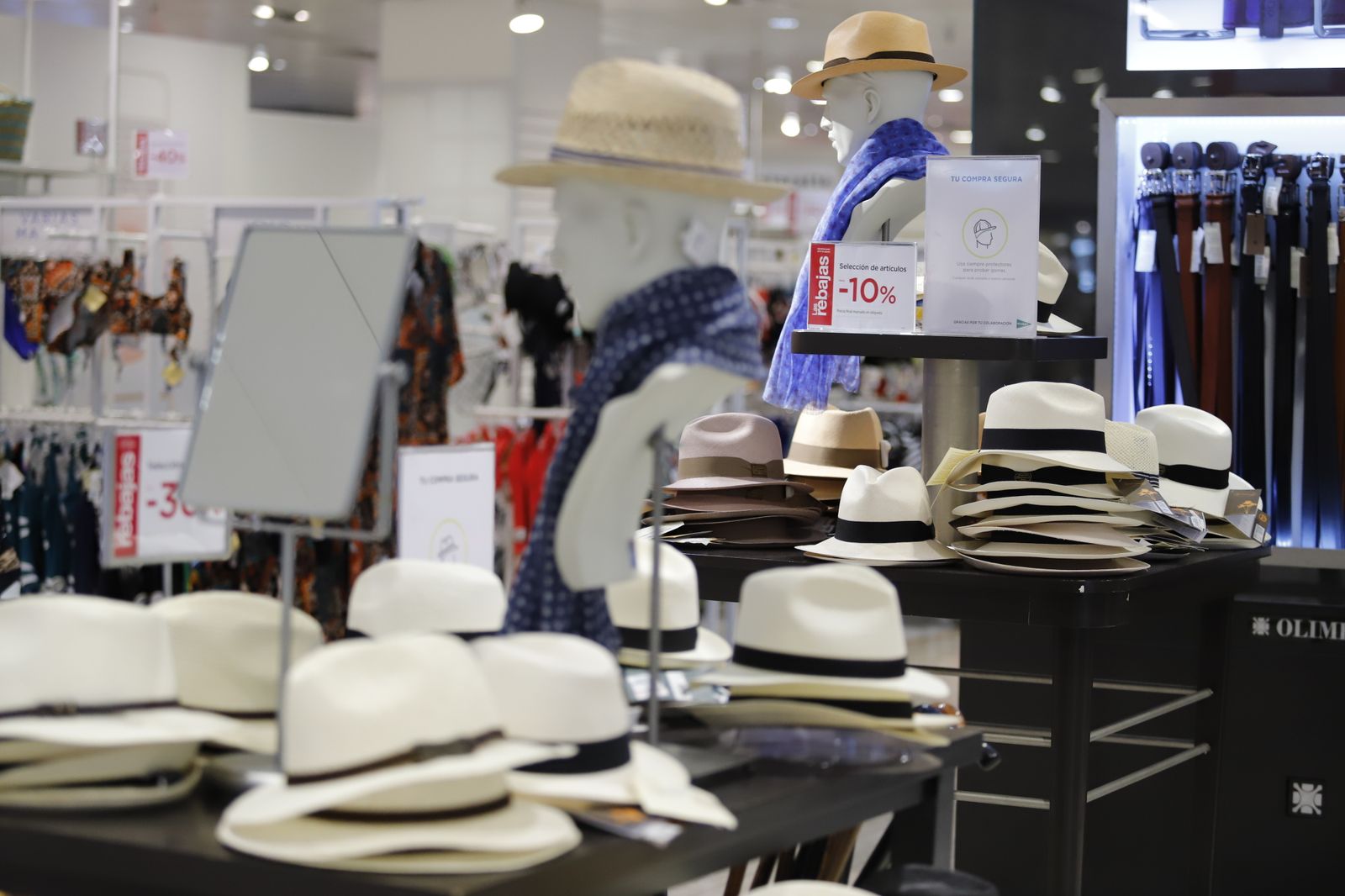 Imágenes de las Rebajas de verano en Huelva