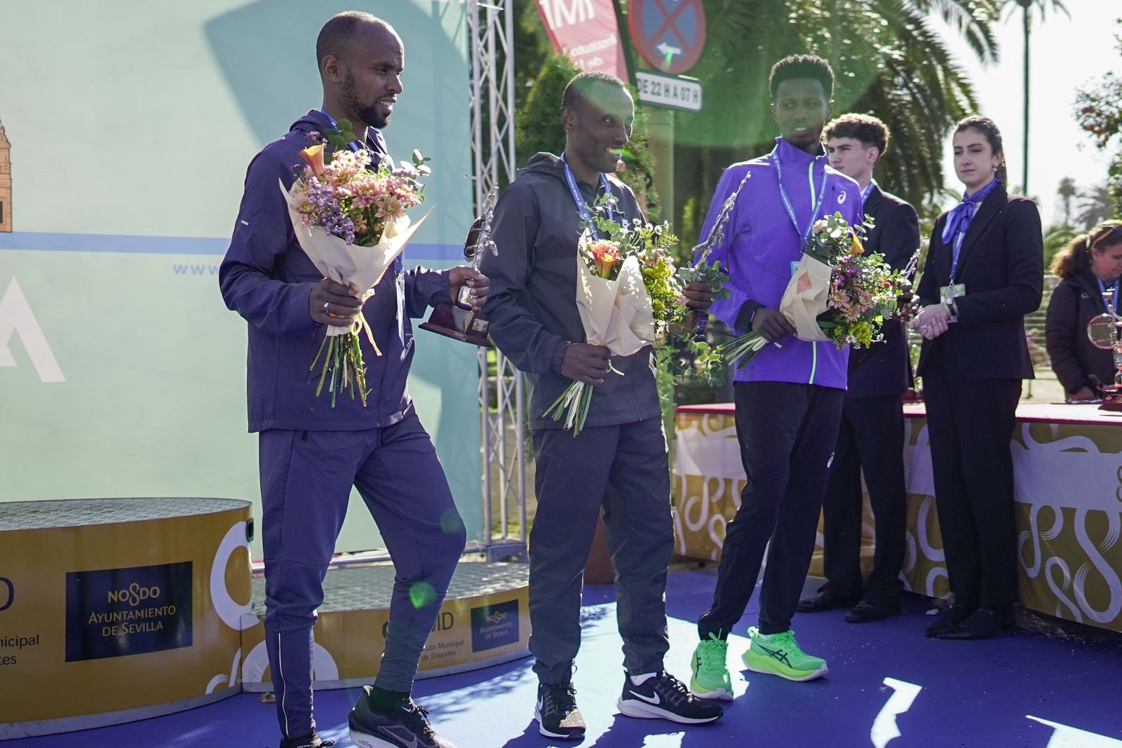 Así ha sido la entrega de premios del Zúrich Maraton de Sevilla 2026