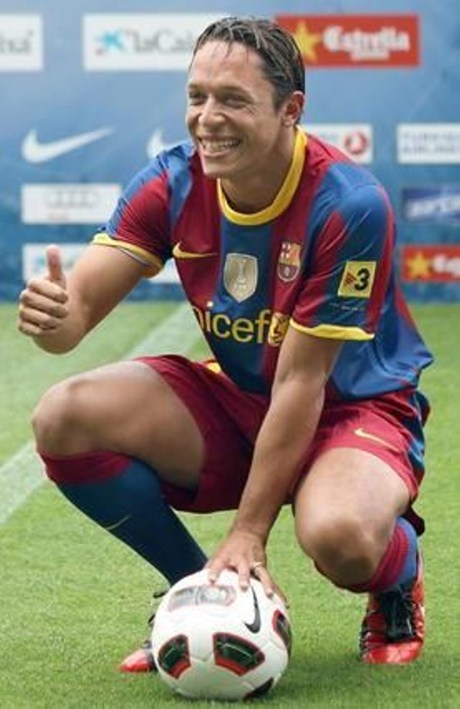 El Barça presenta a Adriano. / EFE