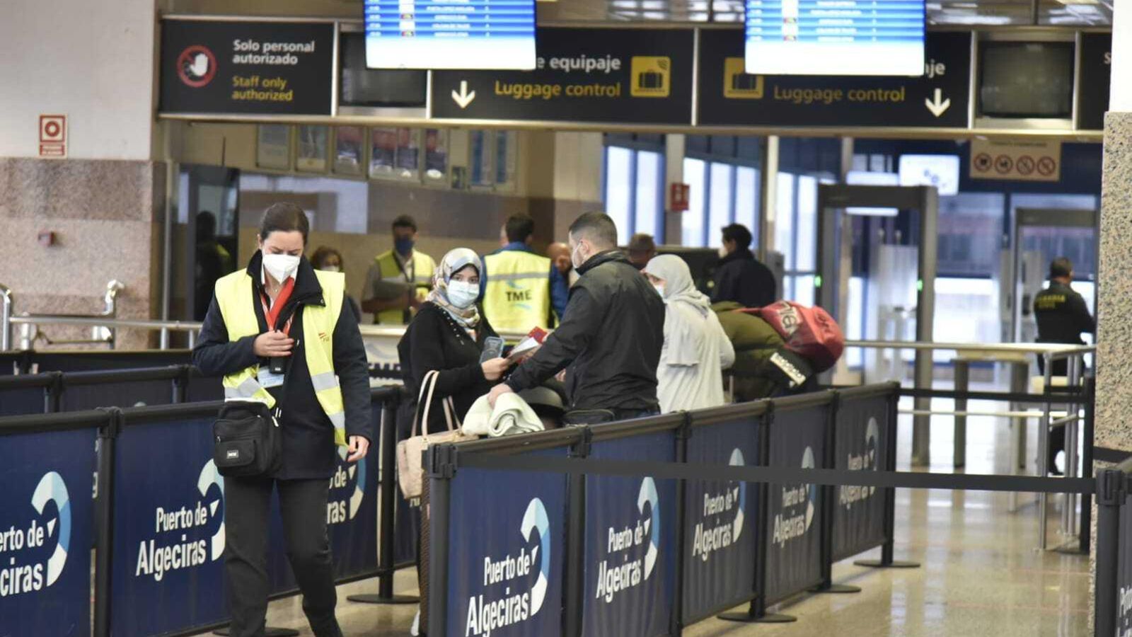 La cola de embarque del primer ferry a Tánger-Med desde la pandemia.