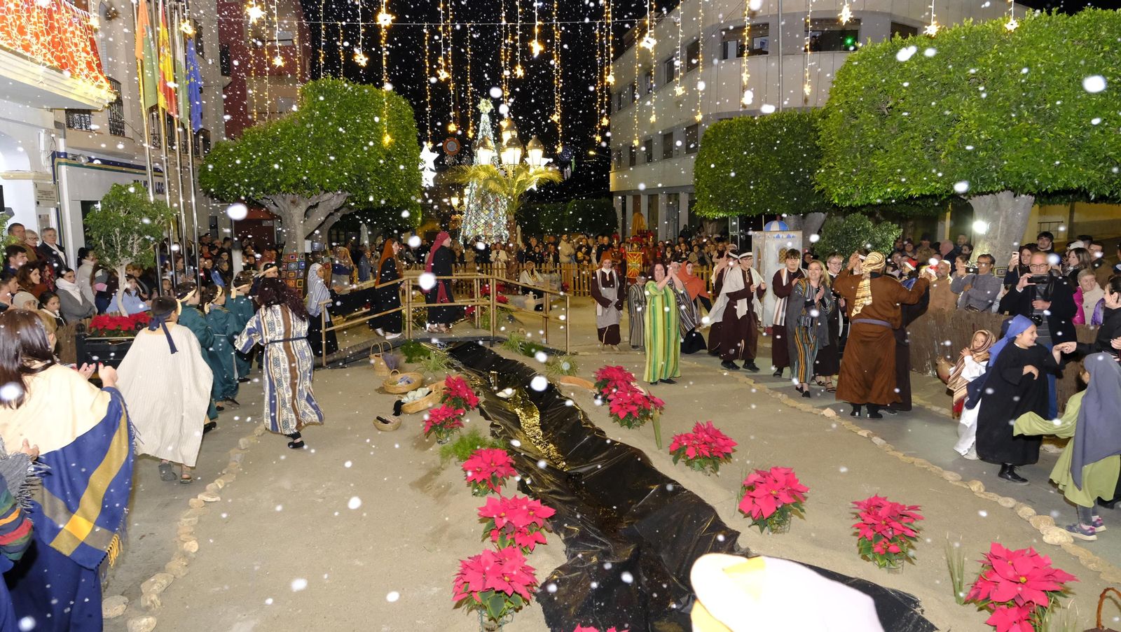 El Belén viviente de Gádor abarrota de público la plaza del pueblo, en imágenes