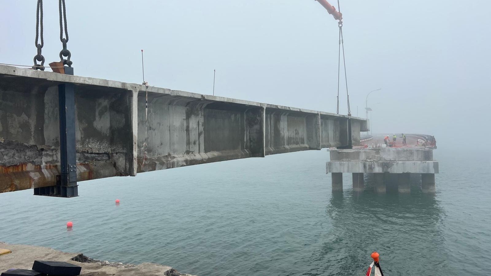 Retirada de la última viga del vano 30 del Puente Carranza. Retirada de la última viga del vano 30 del Puente Carranza.