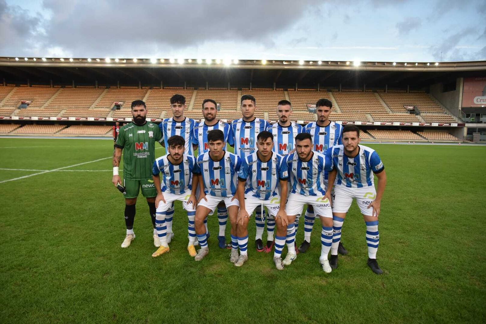 Formación inicial que presentó el Jerez Industrial contra la Roteña en Chapín.