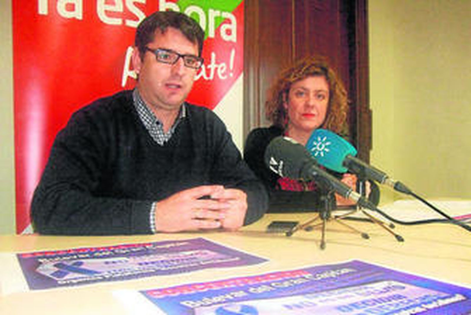 Pedro García y Alba Doblas, ayer en la sede de IU.