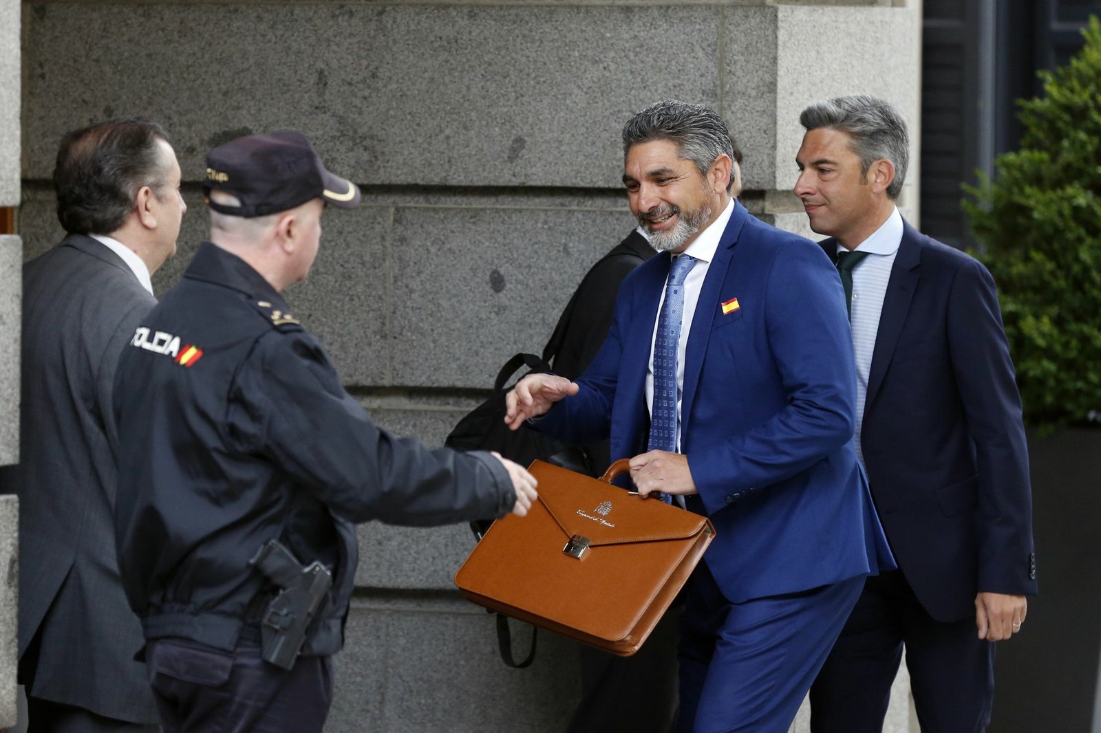 Juan José Cortés hace su entrada en el Congreso de los Diputados.
