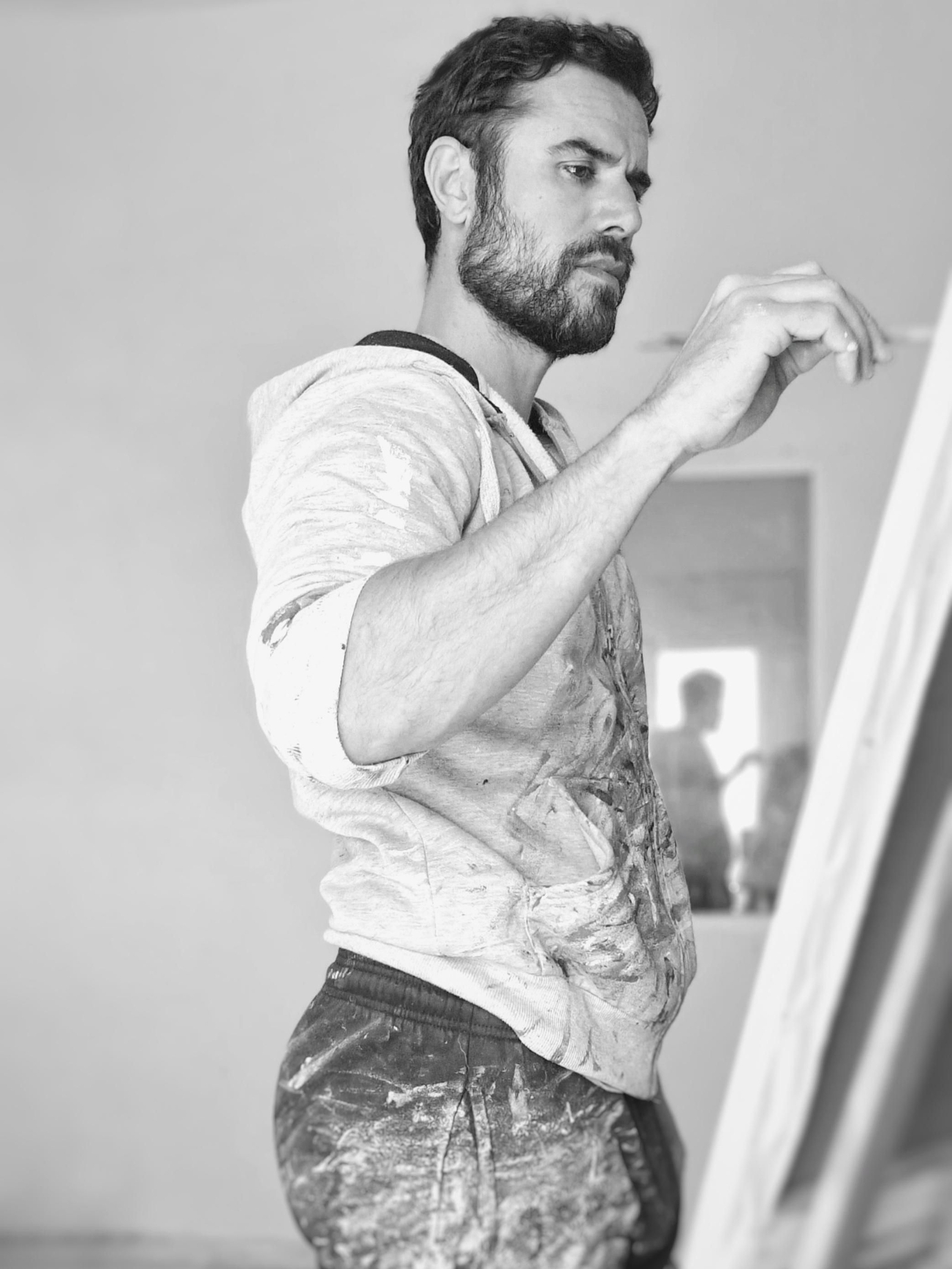 Adrián trabajando en el estudio