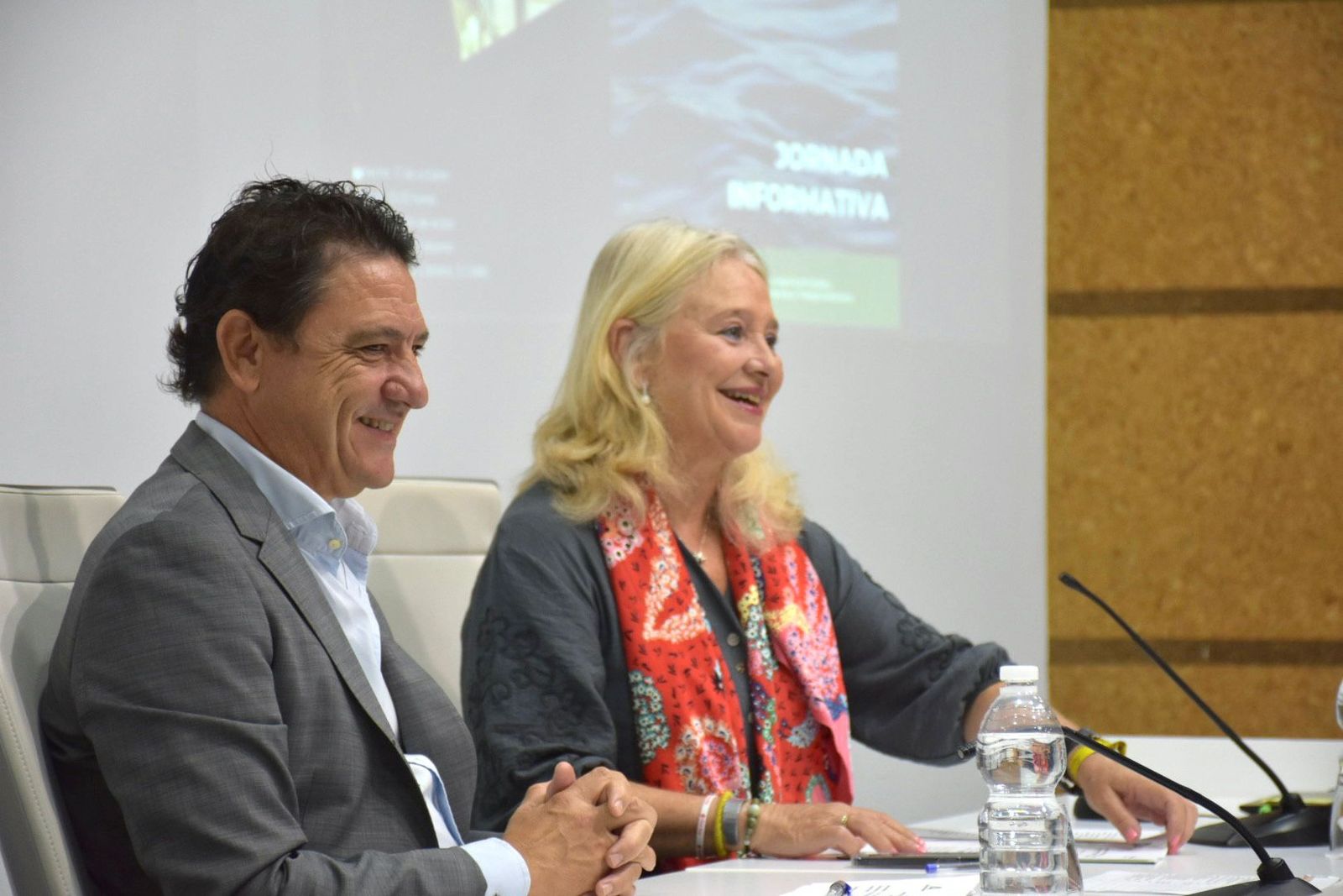 La delegada del Gobierno andaluz en Cádiz Mercedes Colombo junto al delegado territorial de Empleo, Empresa y Trabajo Autónomo, Daniel Sánchez Román