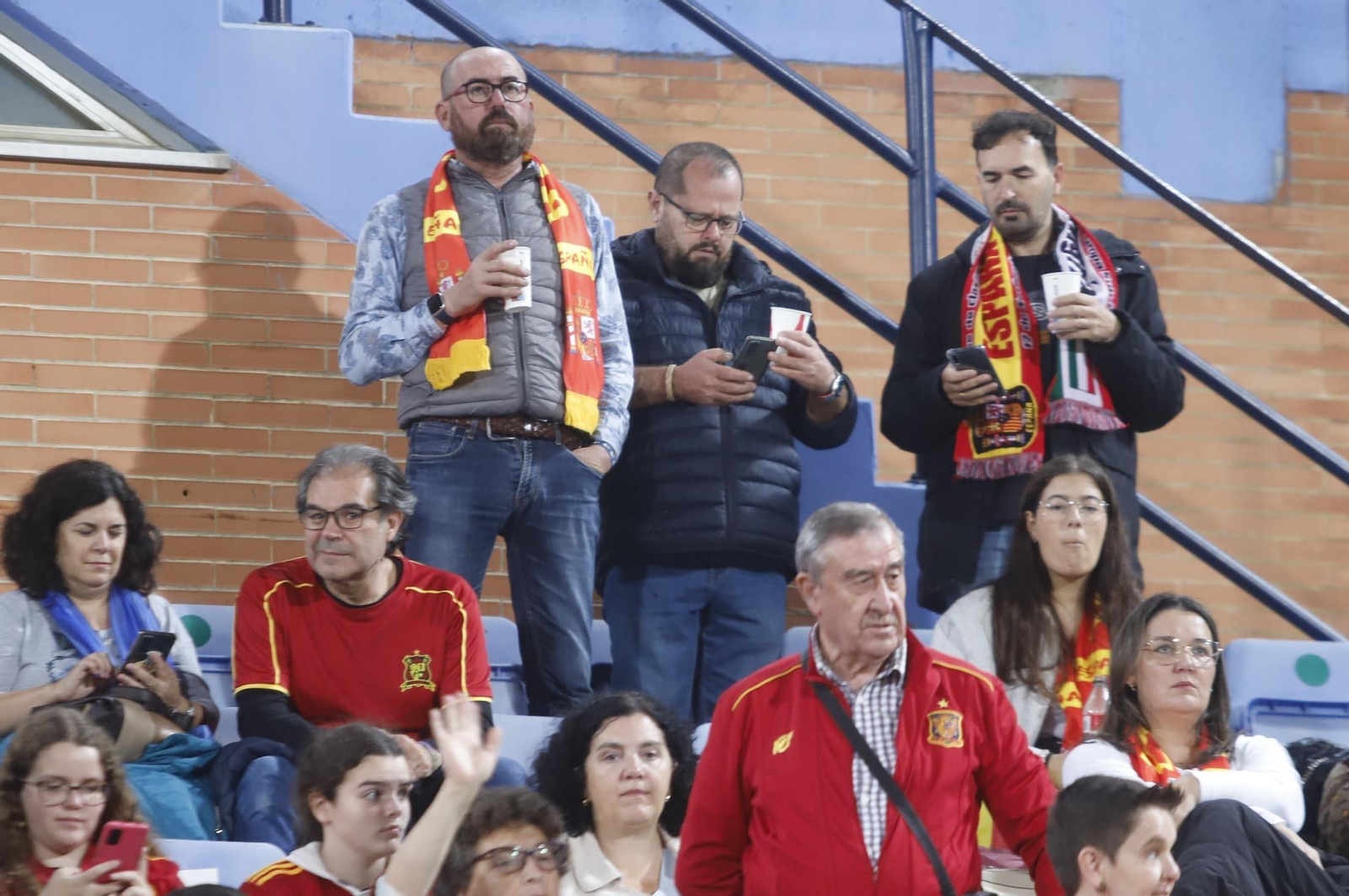 Gran ambiente para ver la selección española sub-21 en Huelva
