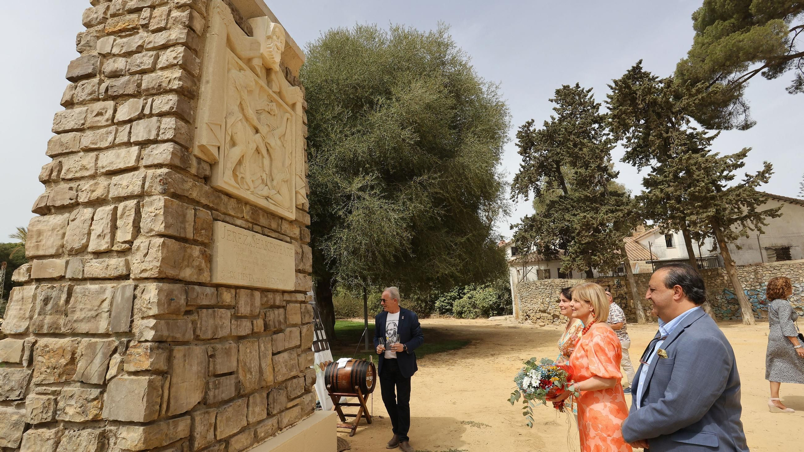 Imágenes del homenaje a Shakespeare en el monumento del parque González Hontoria de Jerez