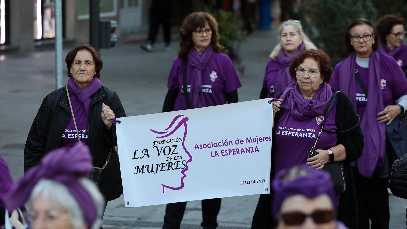 Imágenes de la manifestación del 25N 2024 en Jerez
