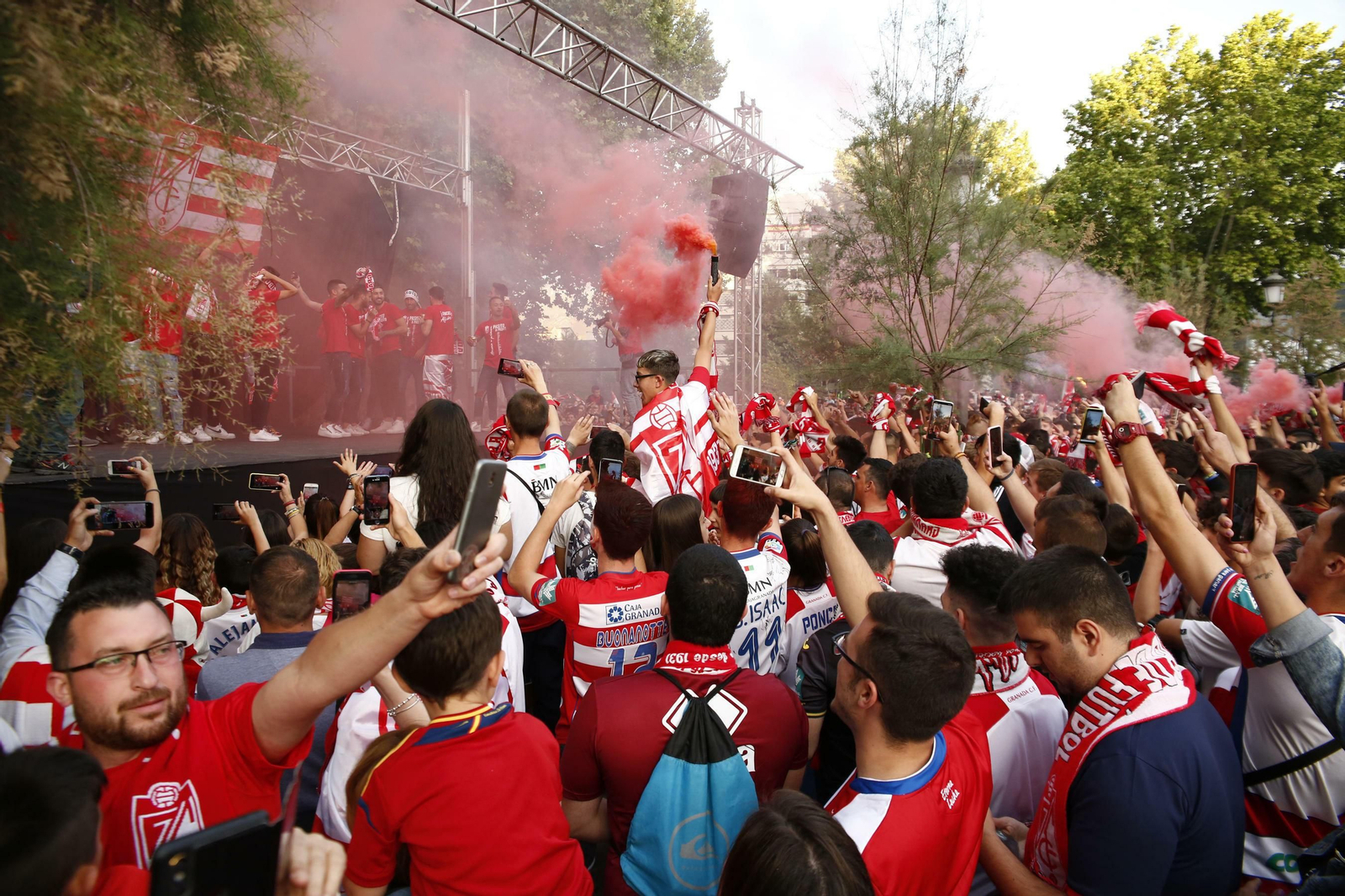 La Fuente de las Batallas, punto de reunión de todo el granadinismo