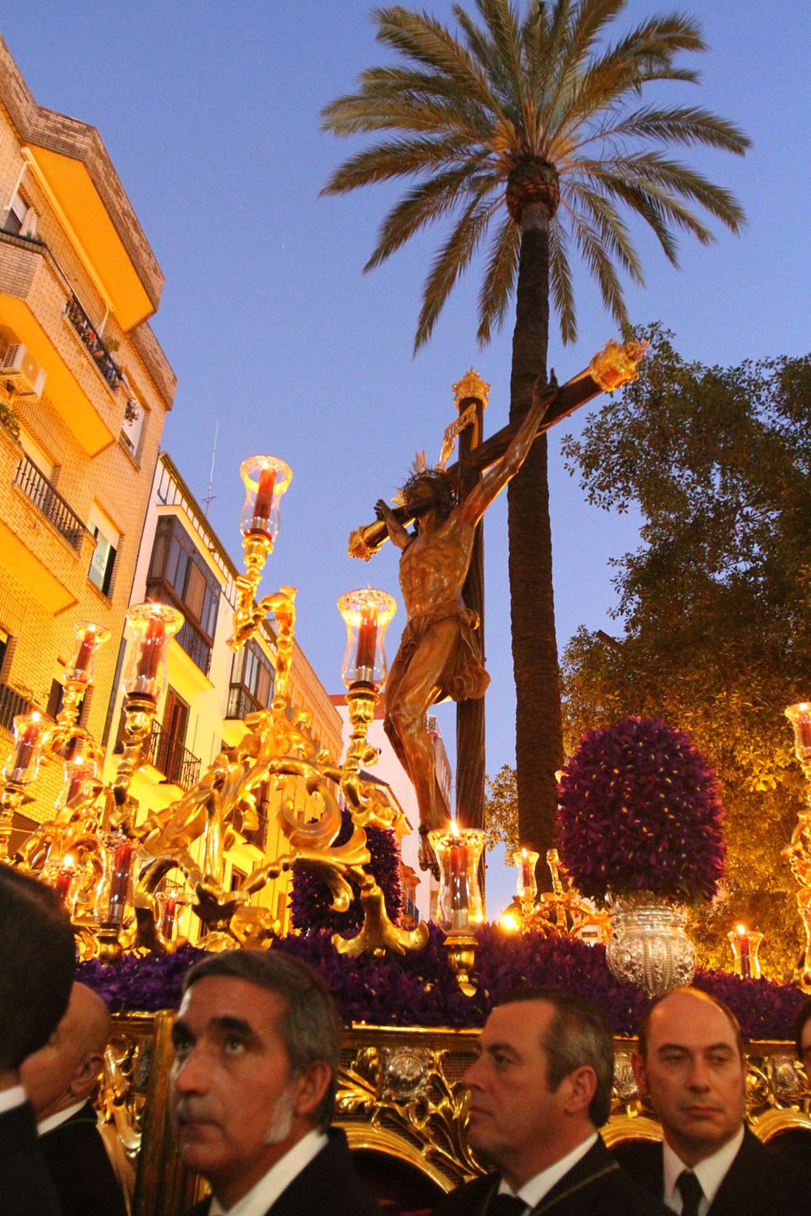 El Cristo de la Expiración preside el Vía Crucis del Consejo de Hermandades