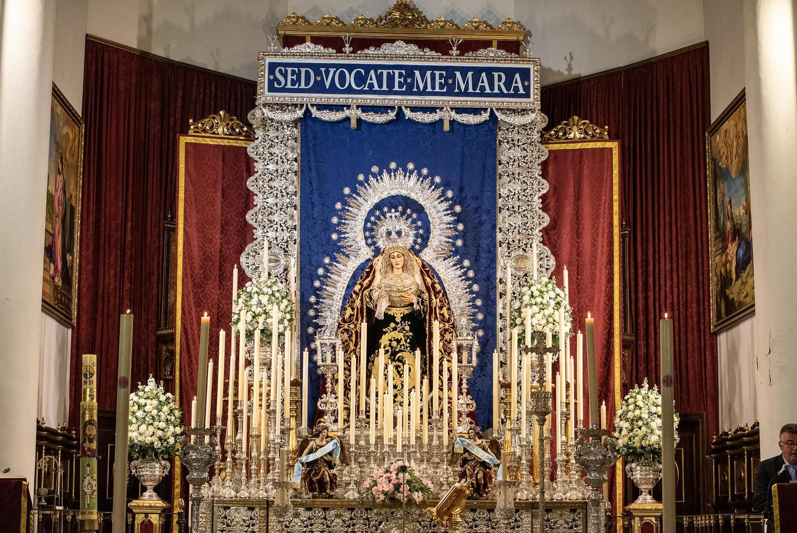 María Santísima de la Amargura en el altar mayor de la Inmaculada Concepción.