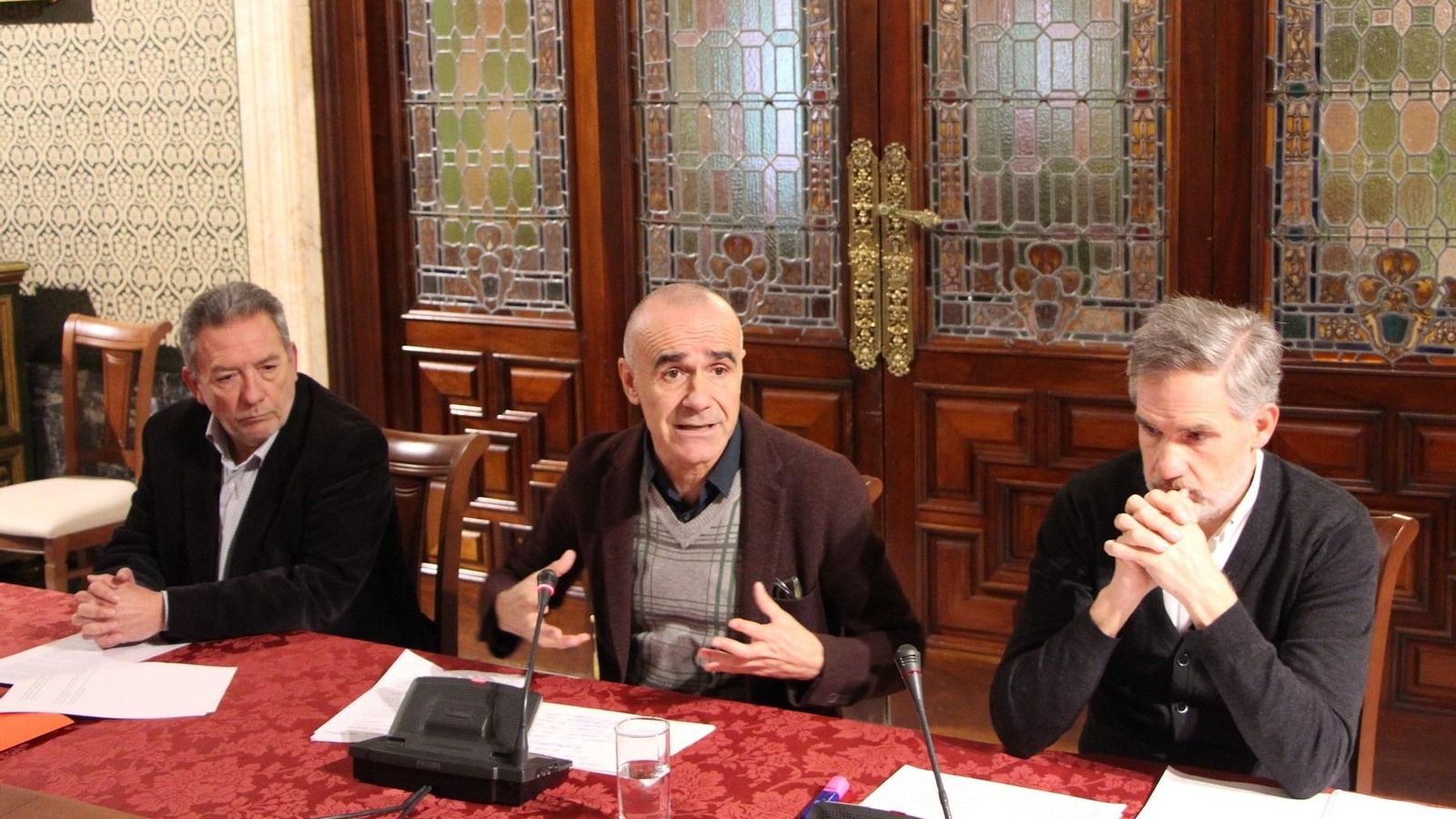 Antonio Muñoz flanqueado por Ignacio Pozuelo y Jorge Almazán.