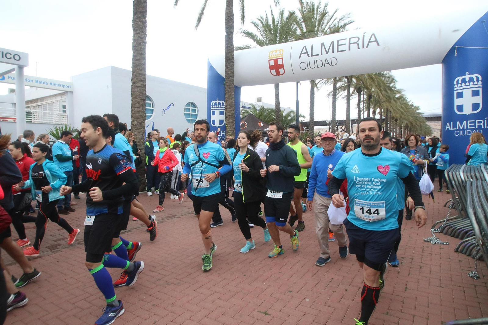 Galería gráfica de la 'RUNNER FASHION CARRERA AZUL POR EL AUTISMO'