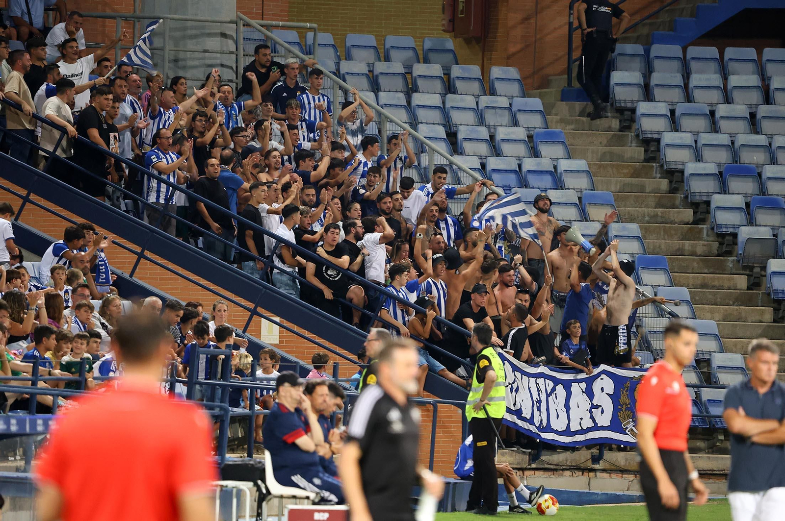Búscate en las gradas del estadio en la celebración del Trofeo Colombino