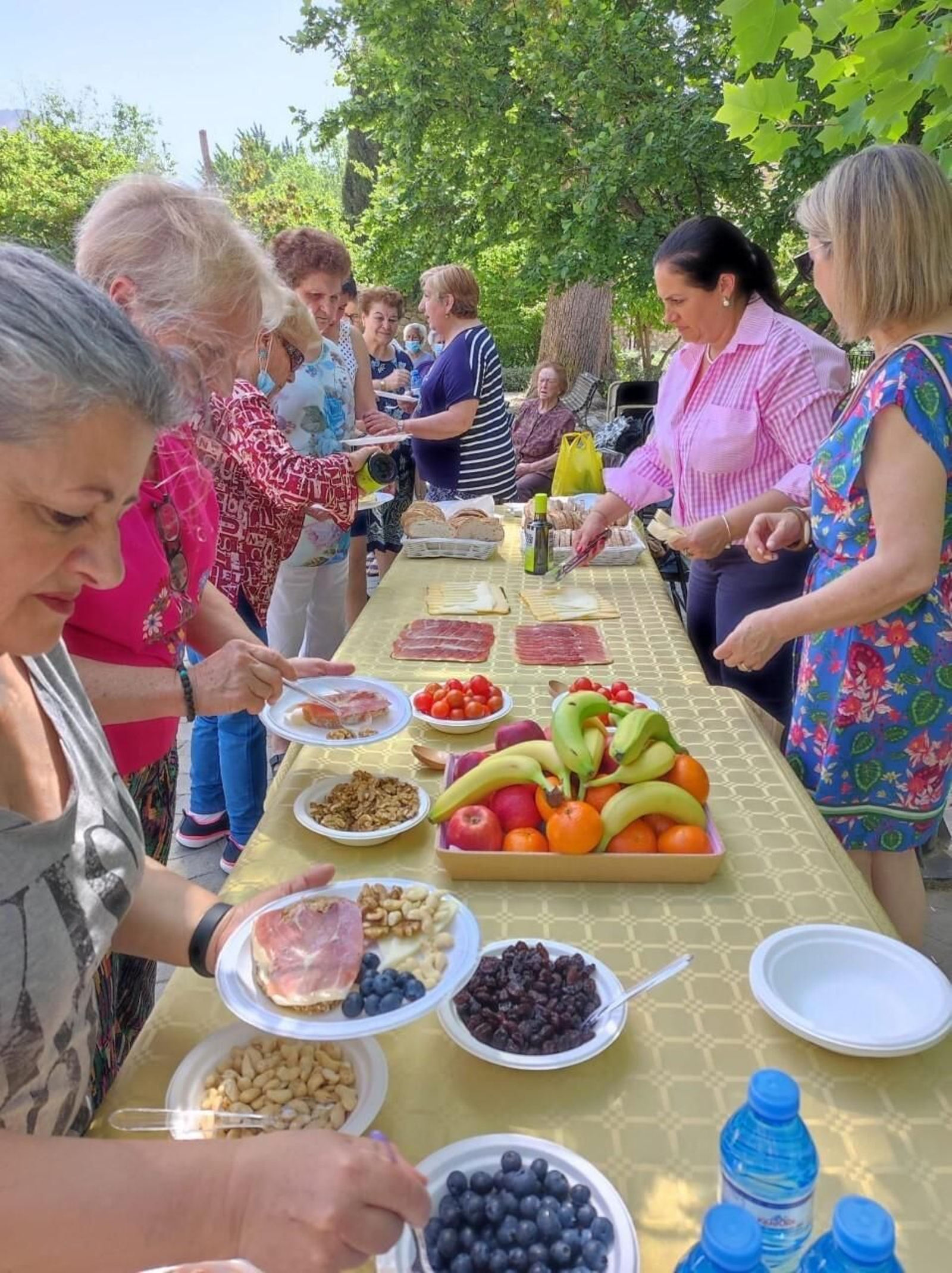 Monachil organiza un desayuno saludable y una charla sobre nutrición para sus mayores
