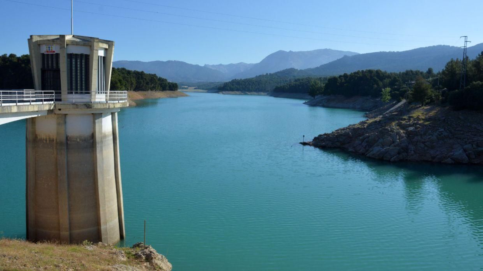 El Embalse de La Bolera es uno de los espacios acuáticos preferidos por los visitantes del parque natural.