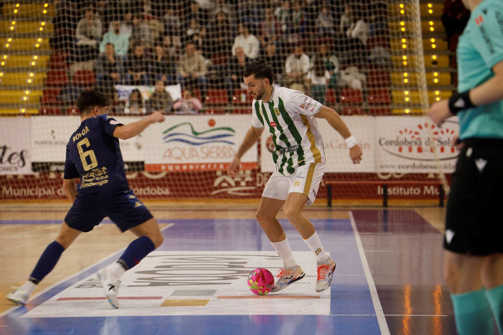 Las mejores fotos del ambiente en Vista Alegre para el Córdoba Futsal - O Parrulo Ferrol