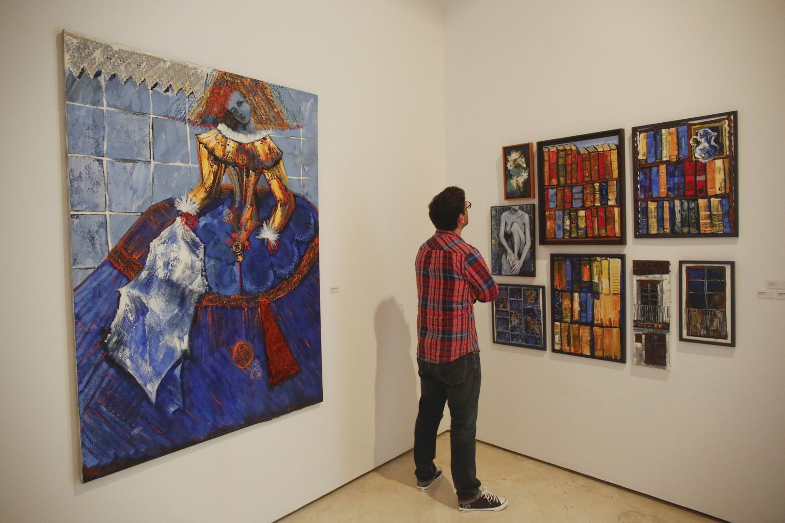 Algunas obras de Mercedes Gómez-Pablos expuestas en la Sociedad Económica de Amigos del País.