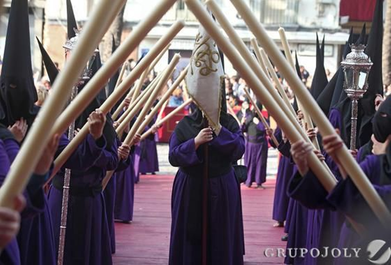 Venerable, Real, Militar y Nacional Cofradía del Santísimo Cristo de la Piedad y María Santísima de las Lágrimas.

Foto: Jesus Marin
