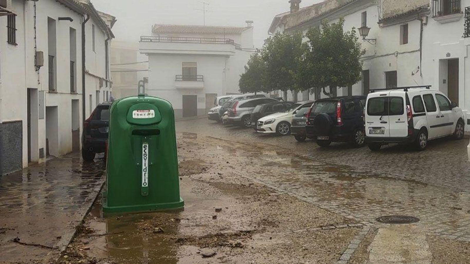 Calles de Constantina tras el paso de una riada.