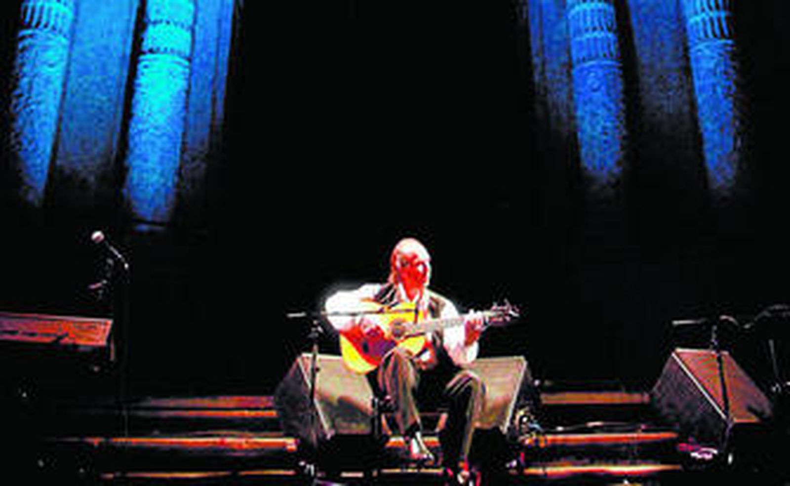 Paco de Lucía, en el concierto que celebró en la plaza de la Catedral con motivo del 140 aniversario del Diario.