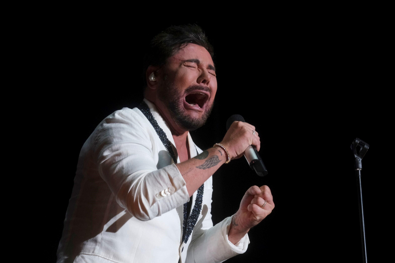 El concierto de Miguel Poveda en la plaza de toros de Córdoba, en fotografías