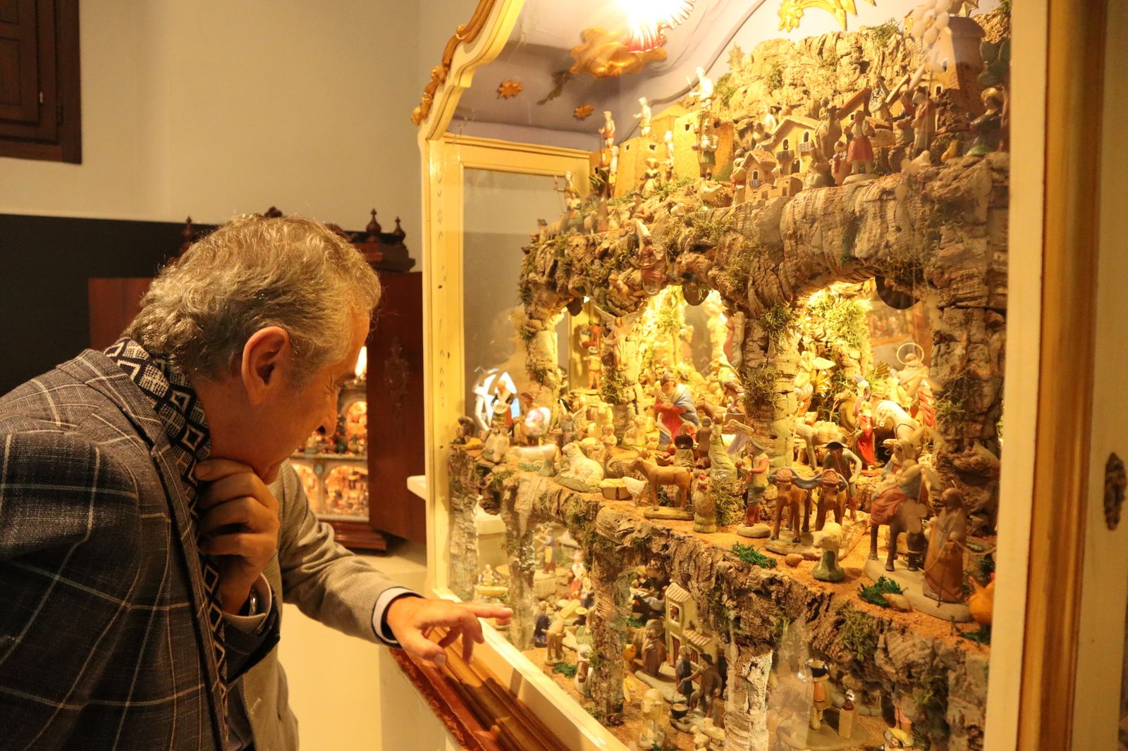 Uno de los belenes históricos expuestos en Lucena.