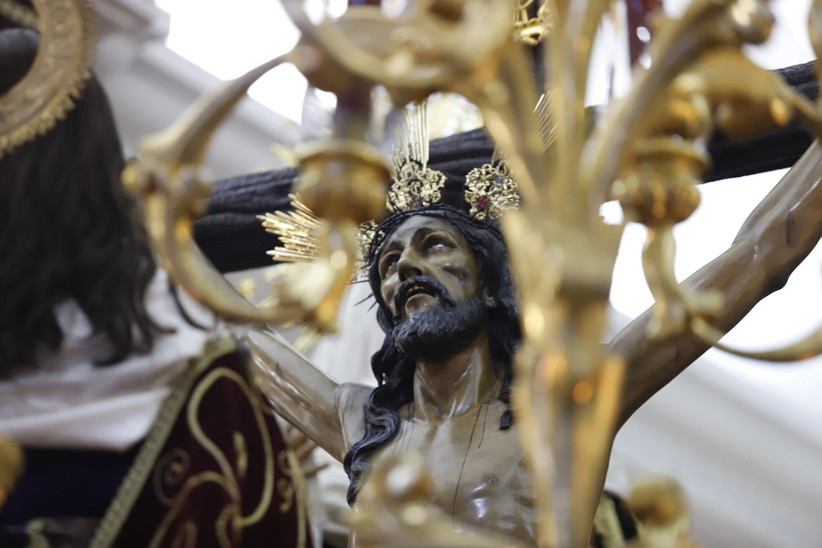 Imágenes de la estación de penitencia de la Hermandad de La Esperanza de Huelva