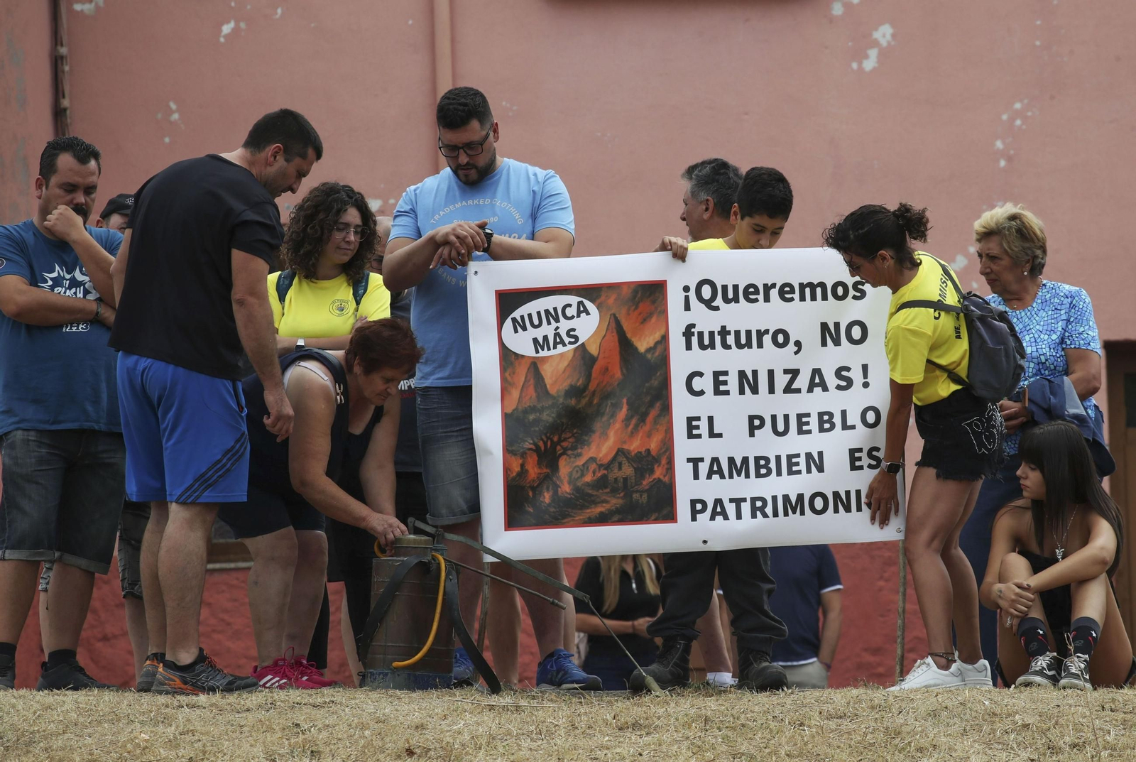 Las fotos de la visita de los Reyes a las zonas afectadas por los incendios en Sanabria y Las Médulas