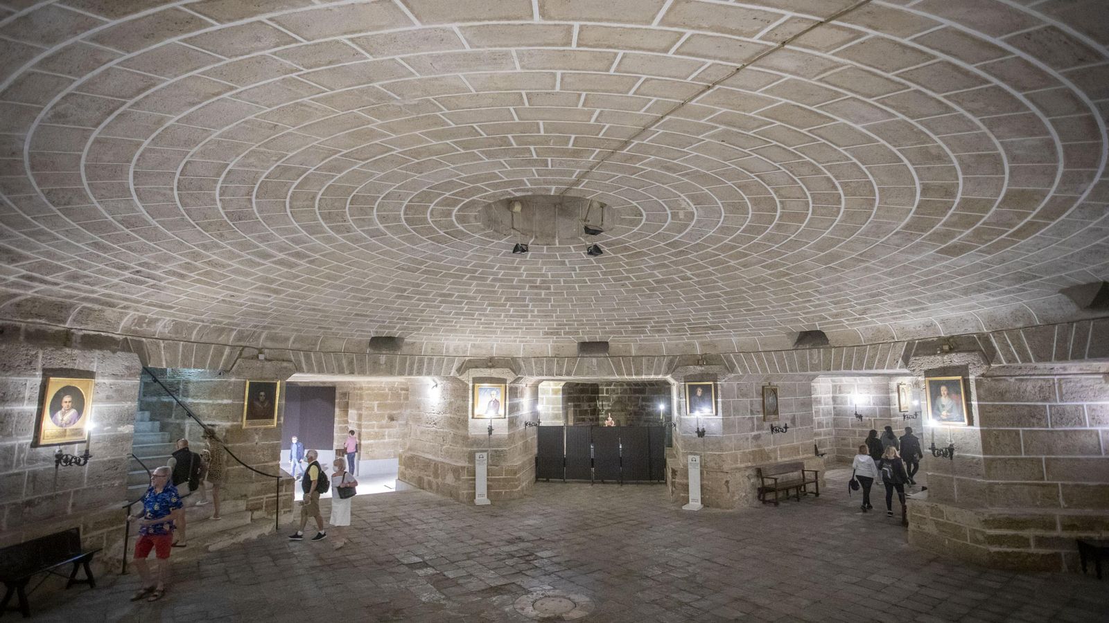 Interior de la cripta de la Catedral de Cádiz