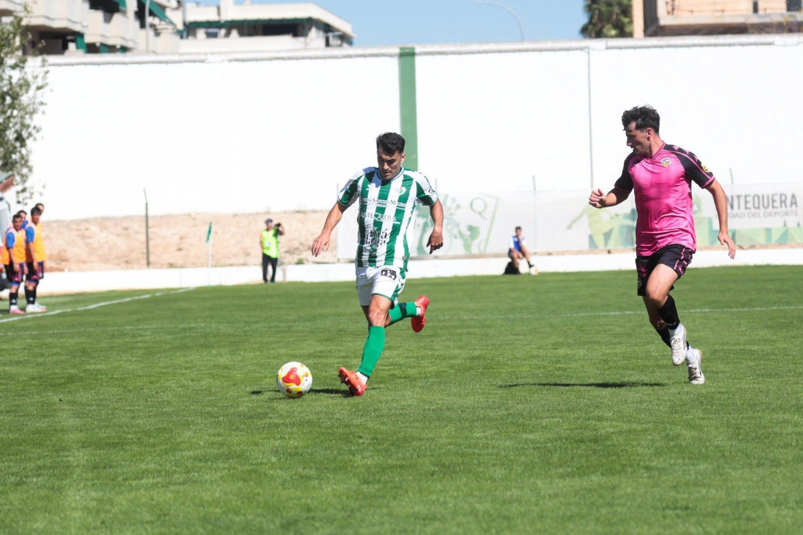 Un lance del Antequera CF-CE Sabadell.