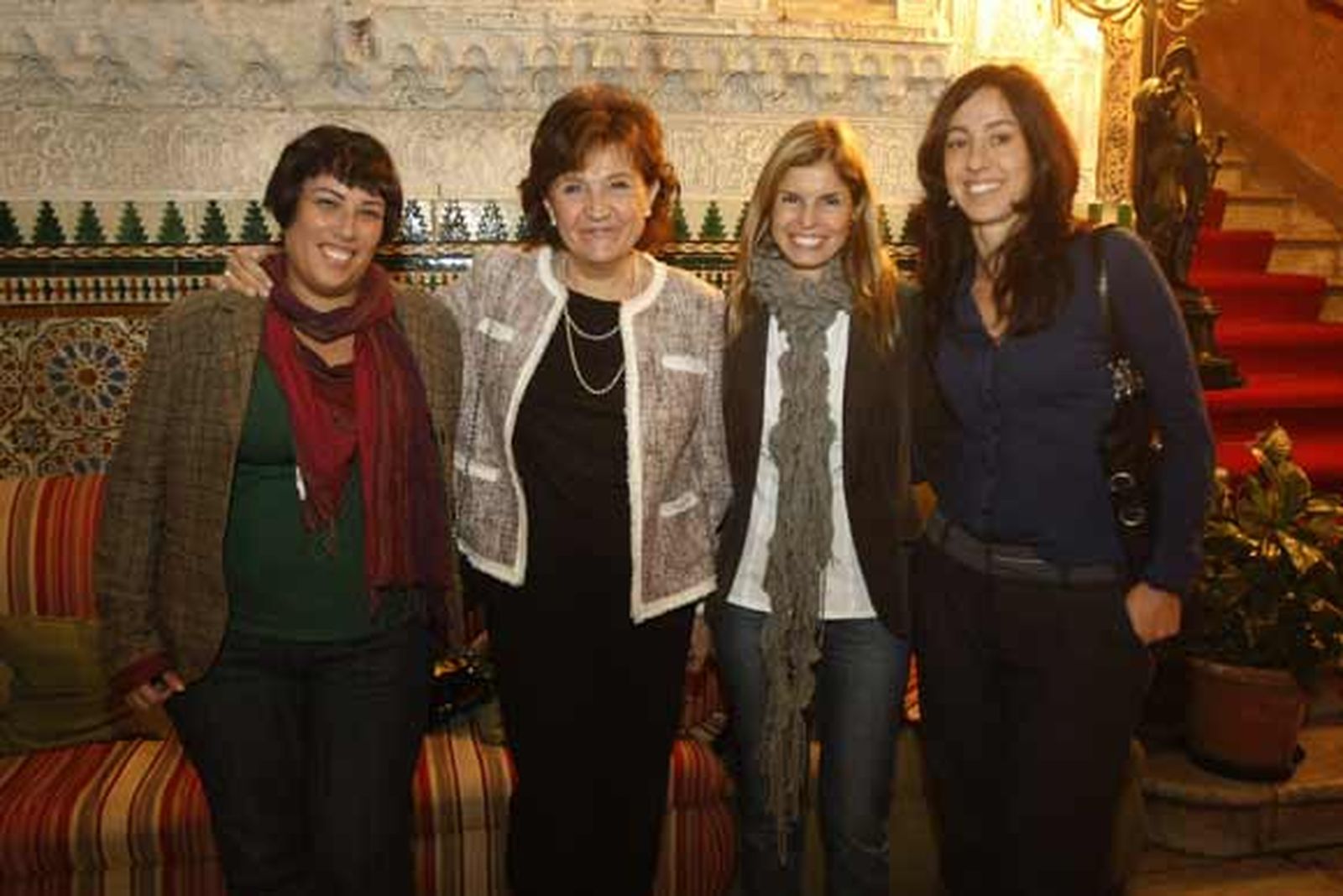 La directora del Instituto Cervantes posa con las periodistas de ‘Diario de Cádiz’ Tamara García, Beatriz Estévez y Virginia León.

Foto: Jose Braza