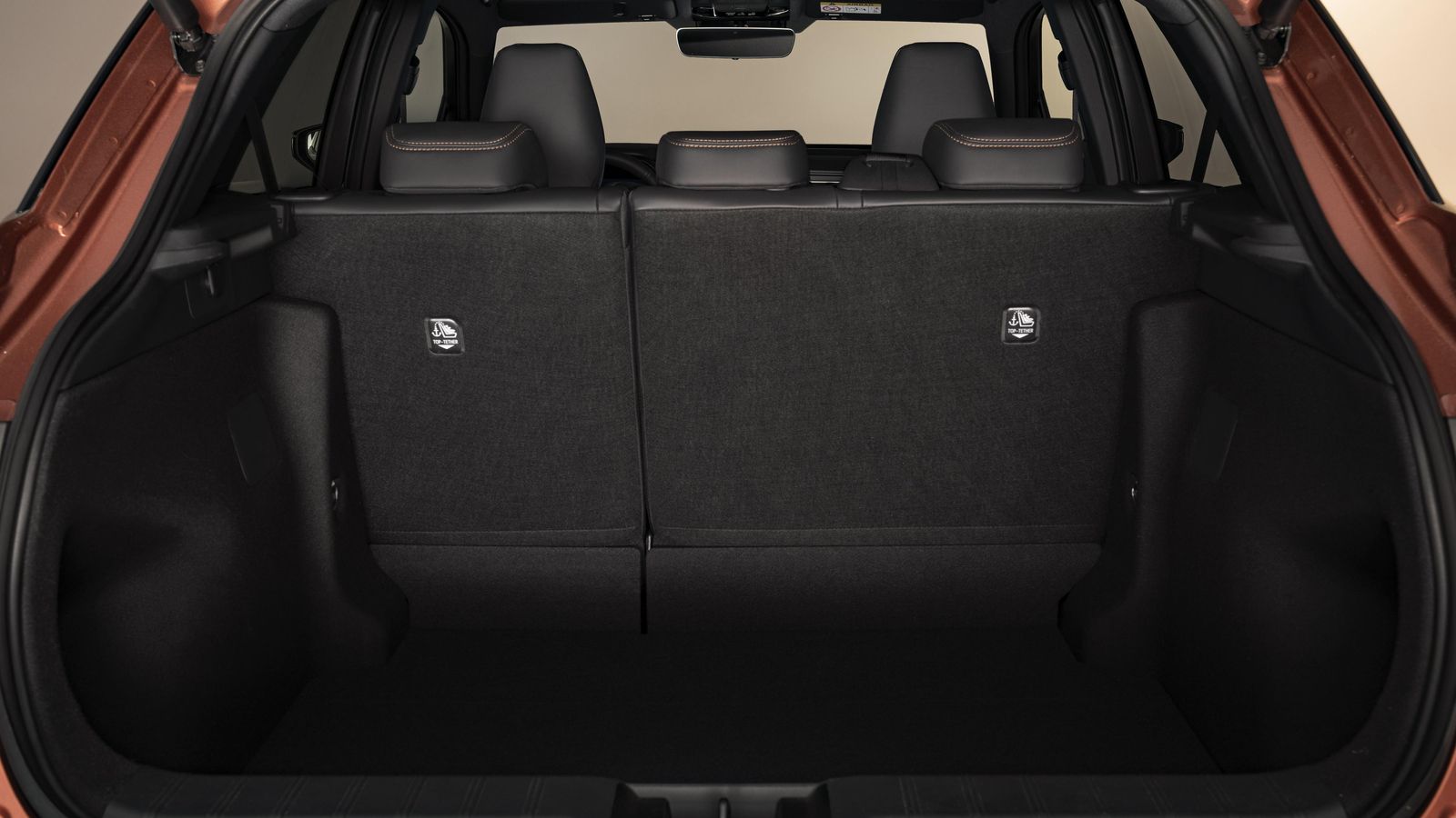 El maletero ofrece en los LBX de tracción delantera una capacidad de 332 litros y de 284 en las de tracción total.