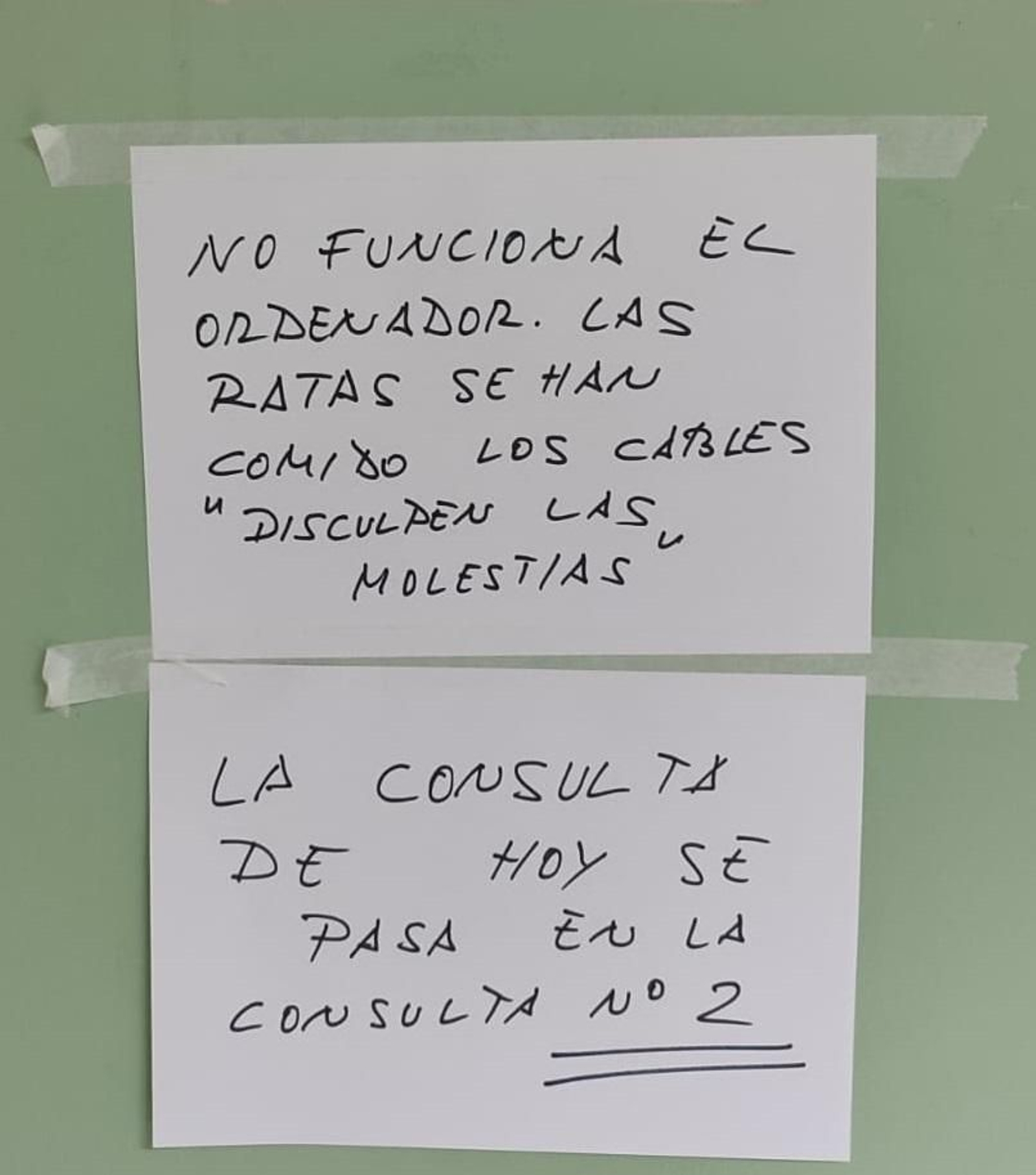 El cartel que advierte del cierre de la consulta El cartel que advierte del cierre de la consulta