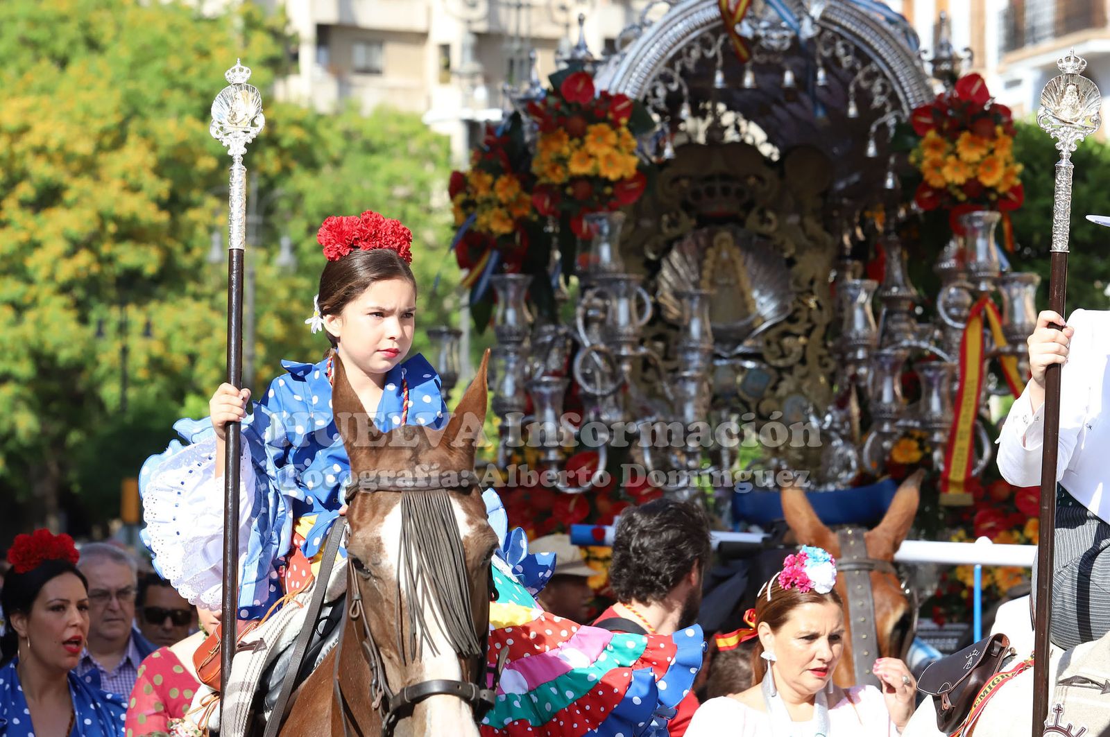 Imágenes  de Emigrantes y el gran ambiente que le ha acompañado en su salida. Rocío 2019