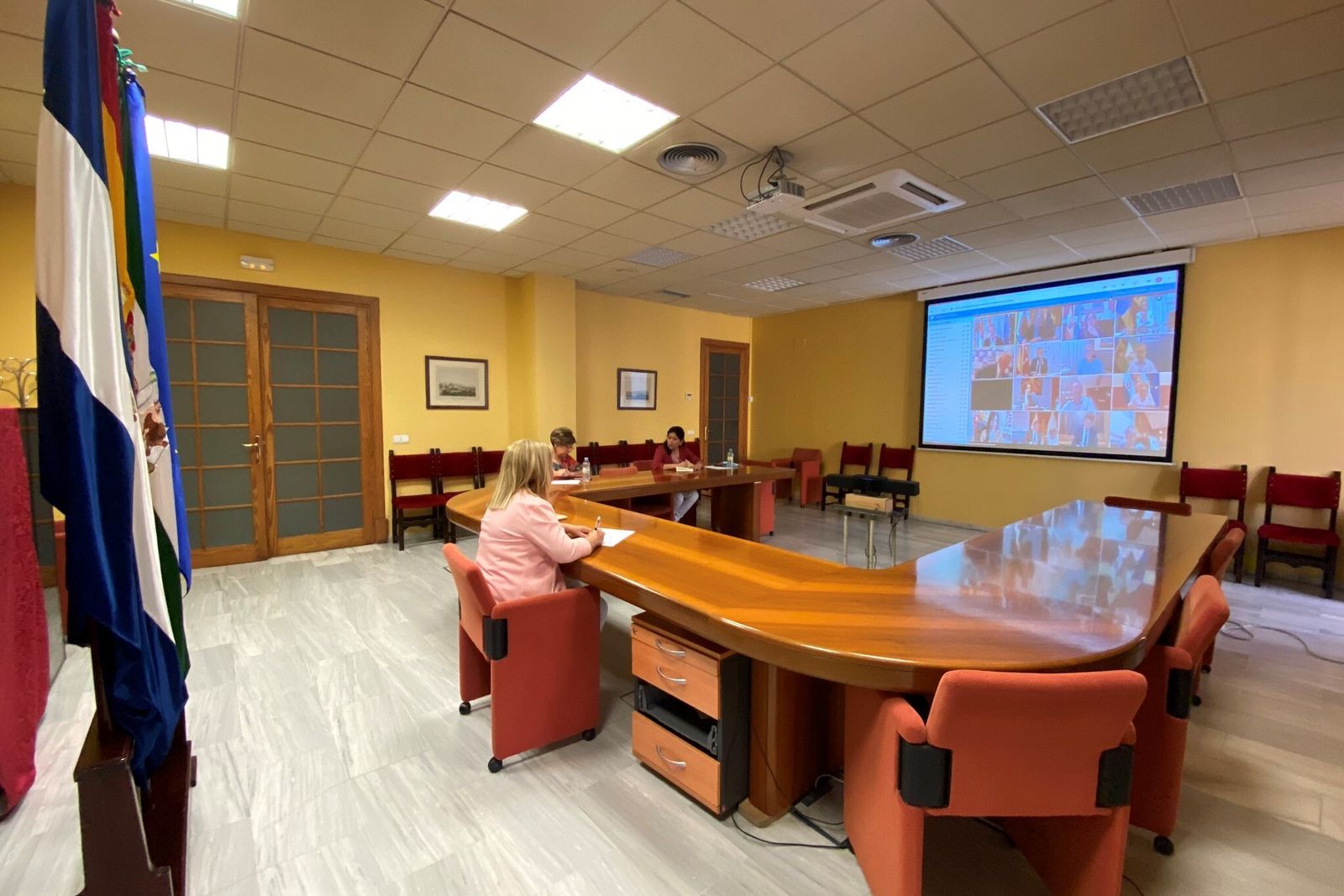 La alcaldesa, Mamen Sánchez, durante la reunión telemática