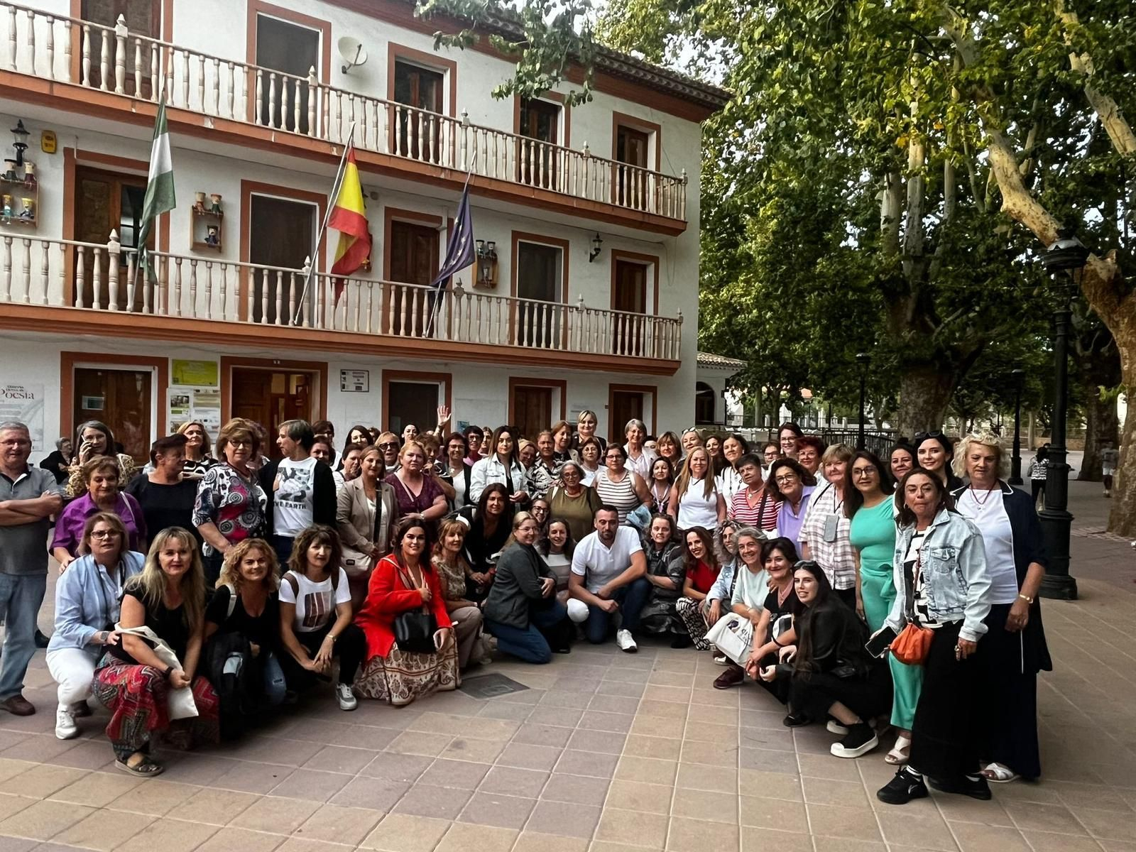 Foto de familia de la Federación de Asociaciones de Mujeres del Mundo Rural-Ceres Andalucía.