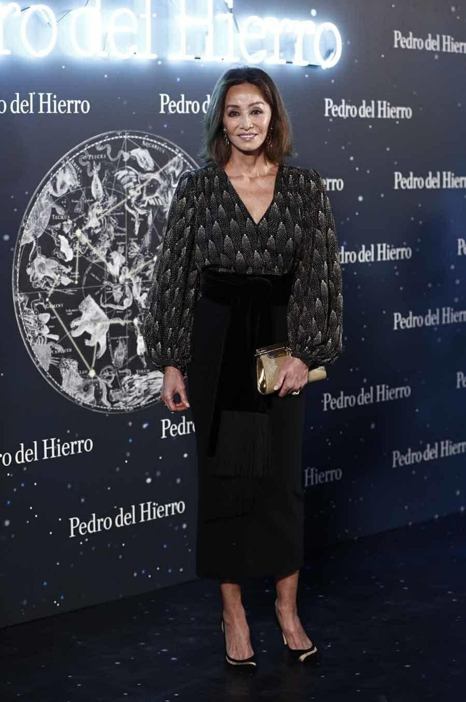 Isabel Preysler posa en el 'photocall' tras el desfile de Pedro del Hierro.
