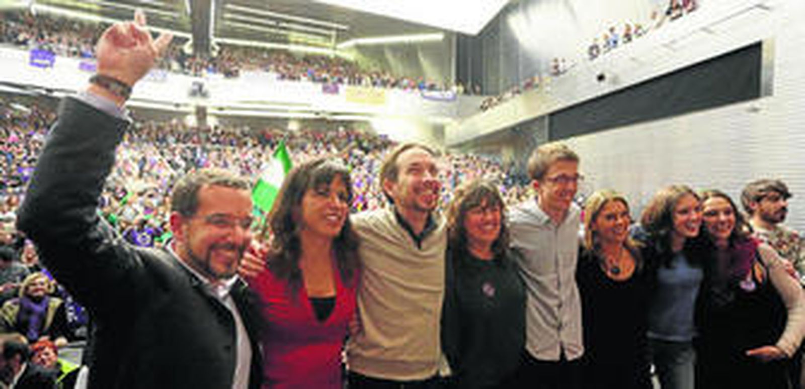 Los candidatos y dirigentes de Podemos, ayer en el acto de Sevilla.