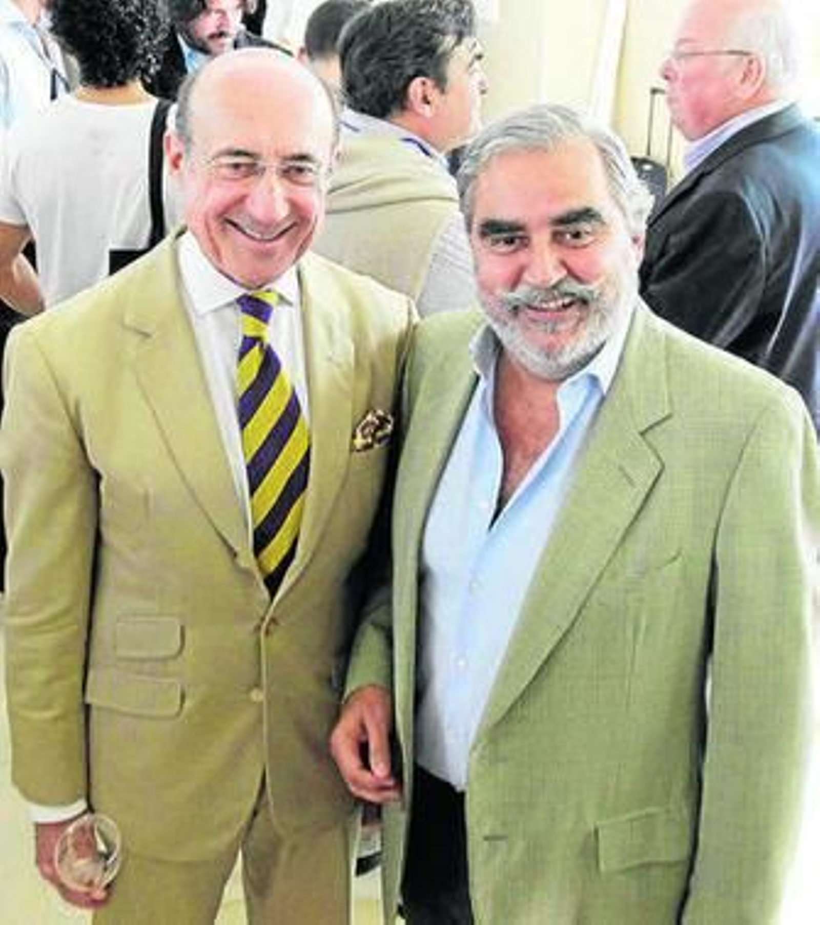El presidente del Consejo (i) y el presidente de Fedejerez, en un acto del vino.