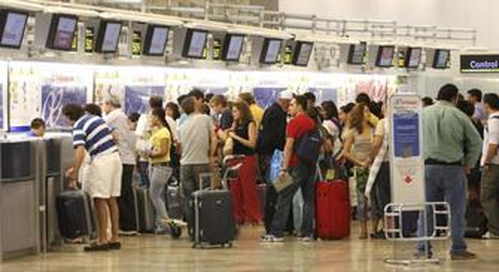 El Gobierno privatiza el 30% de Aena, la joya de la corona del sector público