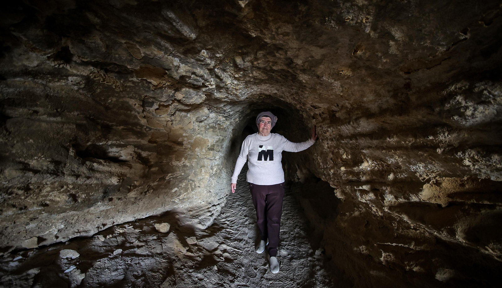 Así es la cueva de Encarna en la peña de Arcos