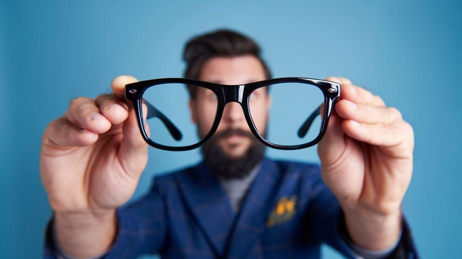 ¿Cómo saber si necesitas gafas graduadas? Señales y síntomas comunes