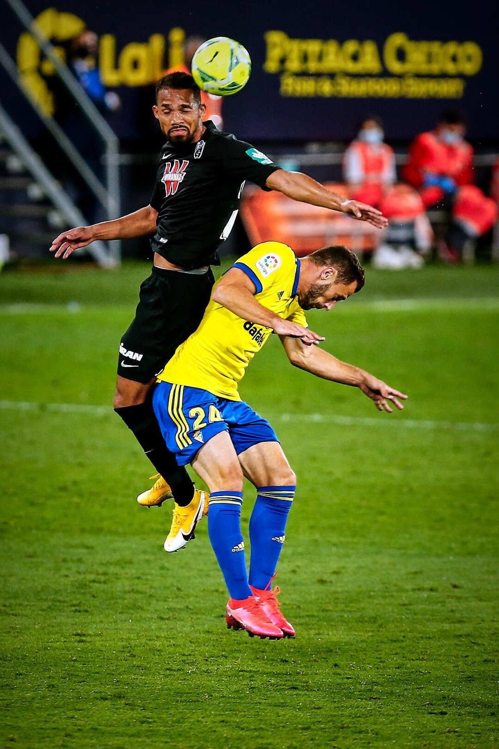 Partido de fútbol Cádiz CF - Granada Partido de fútbol Cádiz CF - Granada