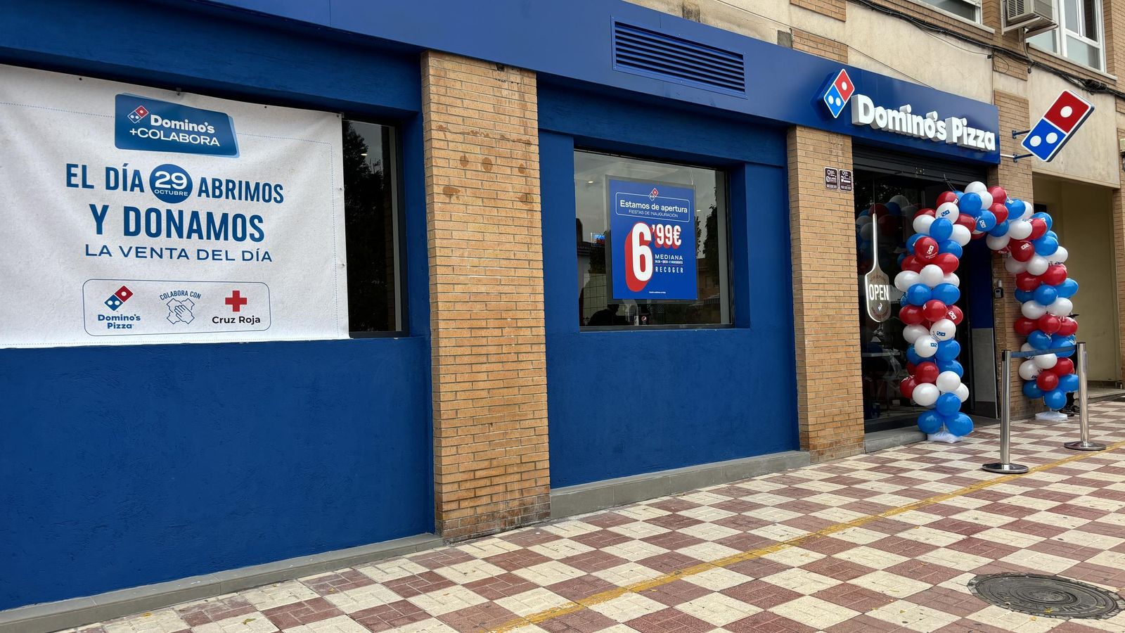 Esta es la fachada del local de Albolote.