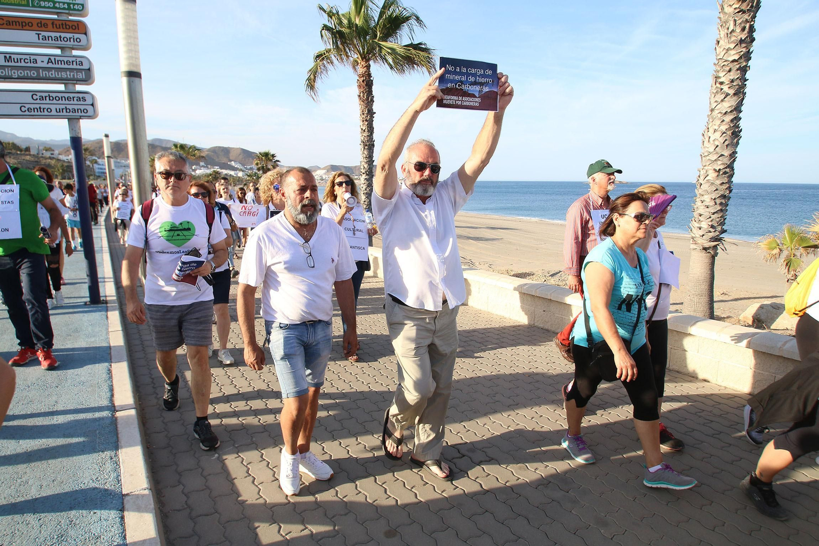Fotogalería de la marcha contra la carga de mineral de hierro en Carboneras